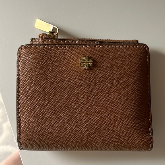 Tory Burch saffiano wallet in walnut color - Picture 1 of 2
